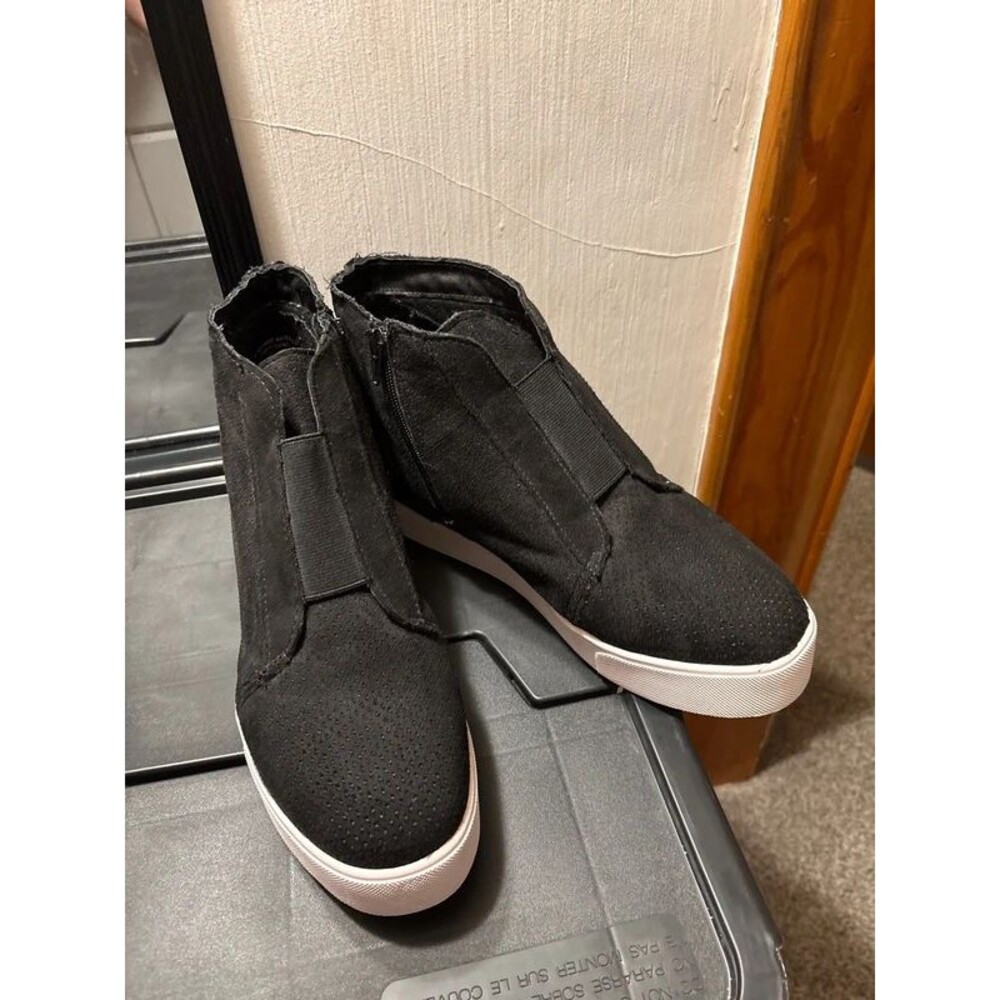 Soda Black Wedge Size 11